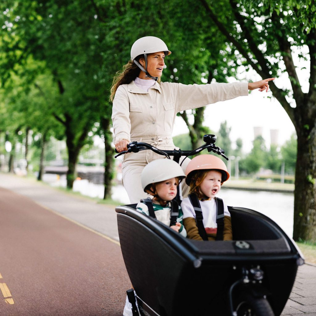 Urban Arrow bakfiets met kinderen